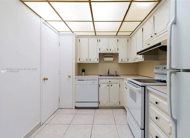 Building Photo - 1150 Madruga Ave