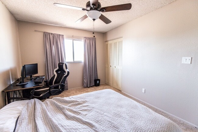 Building Photo - 6 Bedroom 3.5 Bathroom Tri-Level Home In Tempe close to ASU