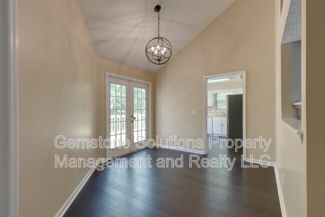 Building Photo - 1111 Cedarhill Ct