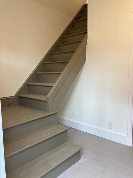 entrance stairs - 2110 E Clearfield St