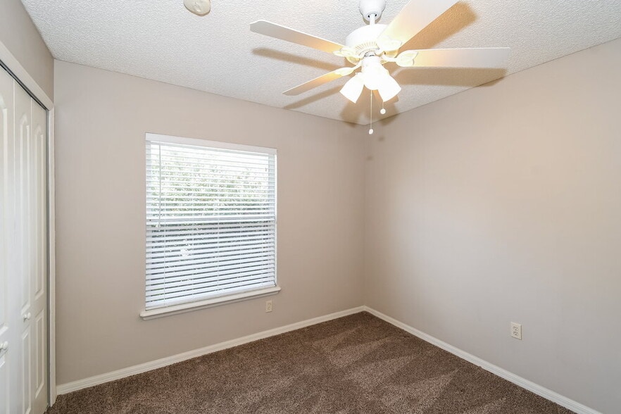 Building Photo - 1527 Irishwood Ct