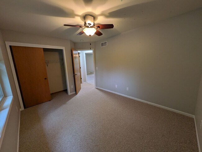 Building Photo - 3 bed / 3 bath House in Deforest!