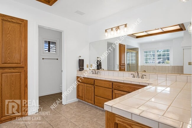 Building Photo - Beautiful 4bd 3ba home in Los Cerros Neigh...
