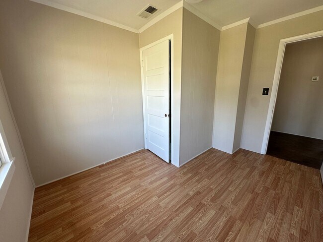Building Photo - Old Hickory Village Duplex