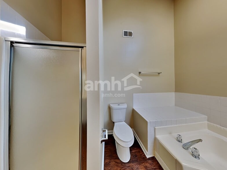 Building Photo - 131 The Esplanade Way SW