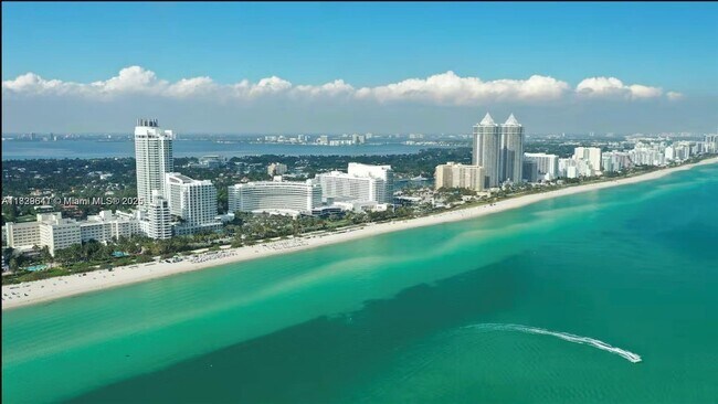Building Photo - 3710 Collins Ave