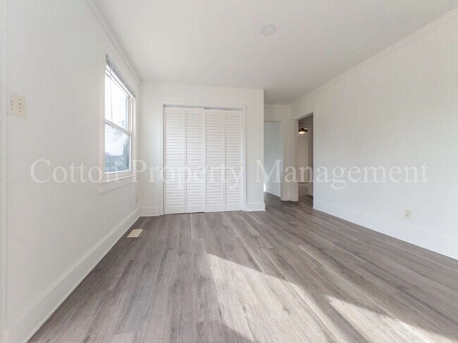 Building Photo - 417 N 13th St