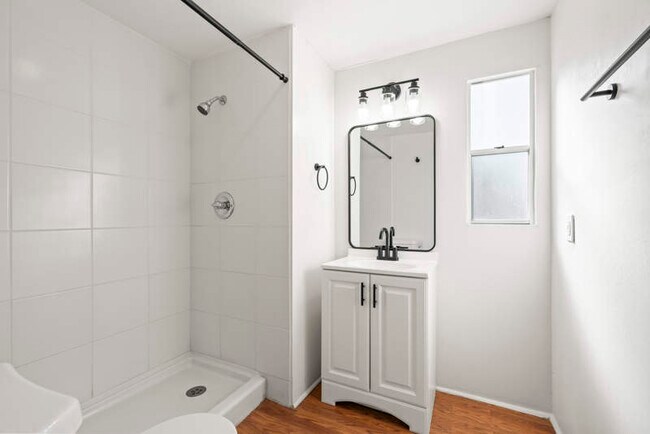 Building Photo - 3120 N Romero Rd