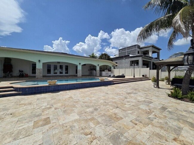 Building Photo - 3927 E Eden Roc Cir
