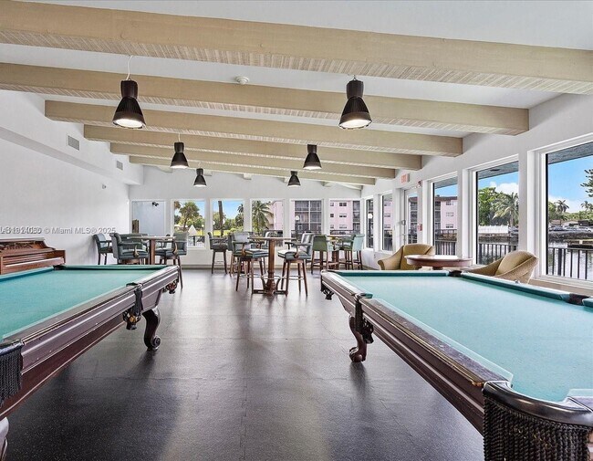 Building Photo - 2771 Taft St