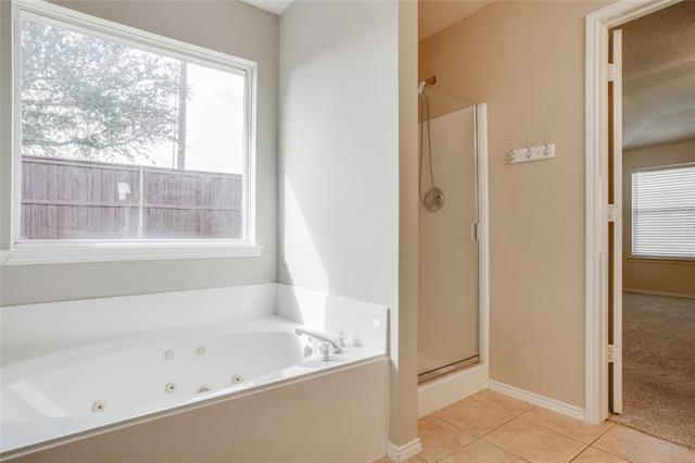 Building Photo - 9940 Carter Dr