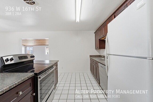 Building Photo - 936 W 16th St