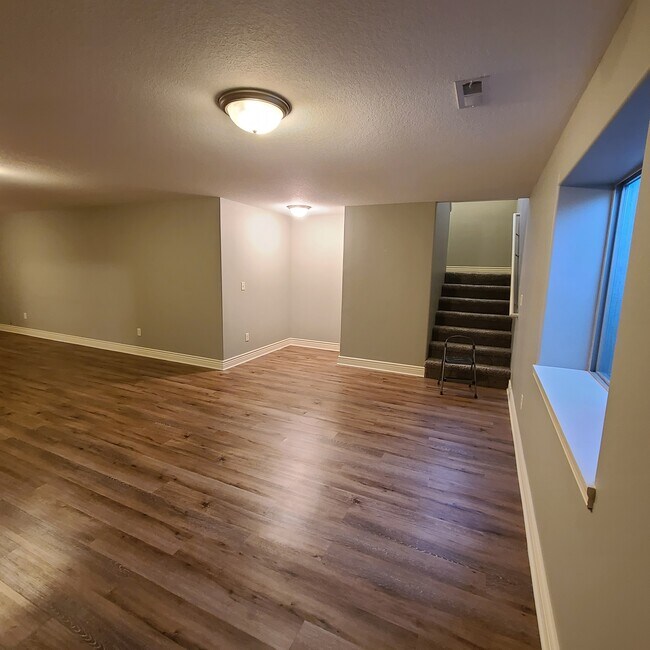 Building Photo - 12823 E Zimmerly St