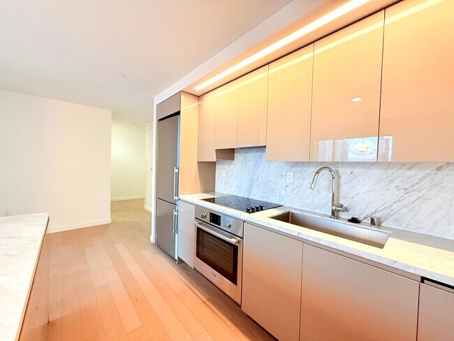Building Photo - ***MOVE-IN SPECIAL 2 WEEKS FREE RENT***Very Unique Spacious Two Bedroom - Two bath luxury Condo w...