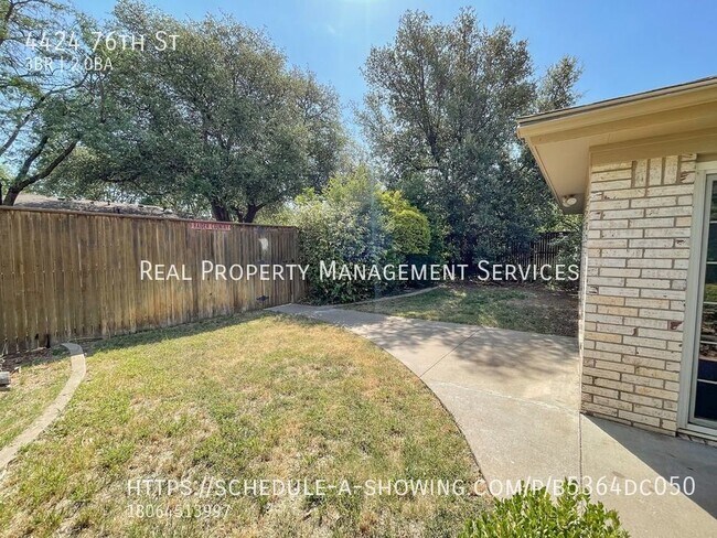Building Photo - Large 3/2 in Quaker Heights