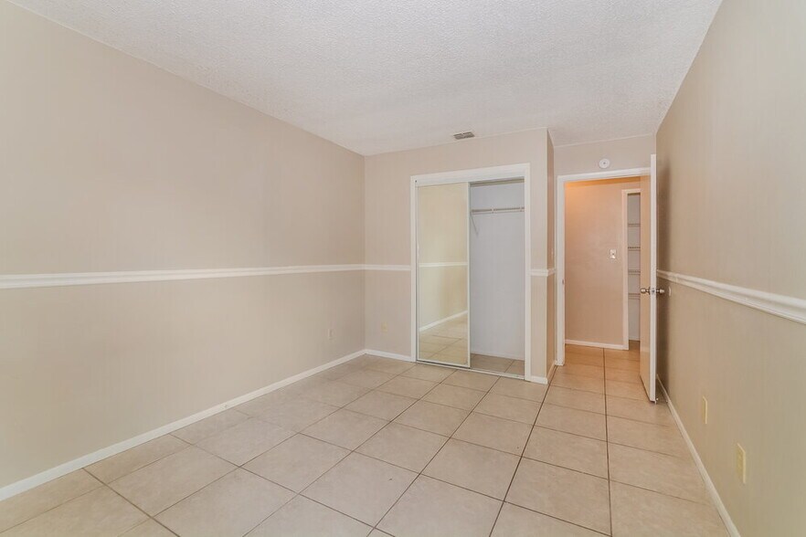 Building Photo - 1448 La Paloma Cir