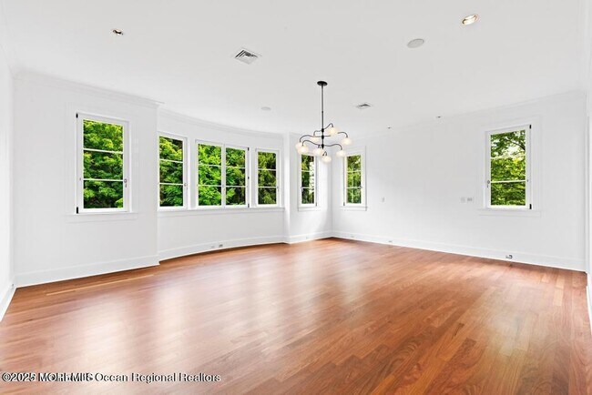 Building Photo - 18 Sheraton Ln