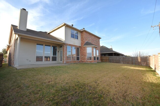 Building Photo - 908 Evergreen Ln