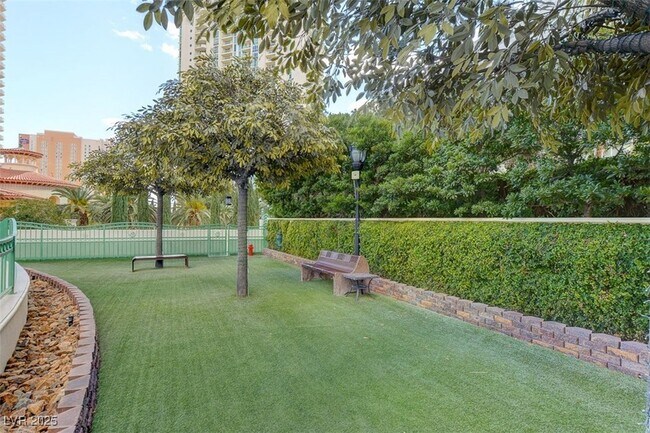 Building Photo - 2857 Paradise Rd