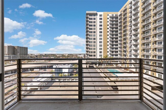 Building Photo - 1120 E Kennedy Blvd