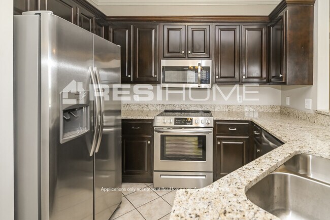 Building Photo - NEWLY RENOVATED HOME--1 MONTH FREE!!