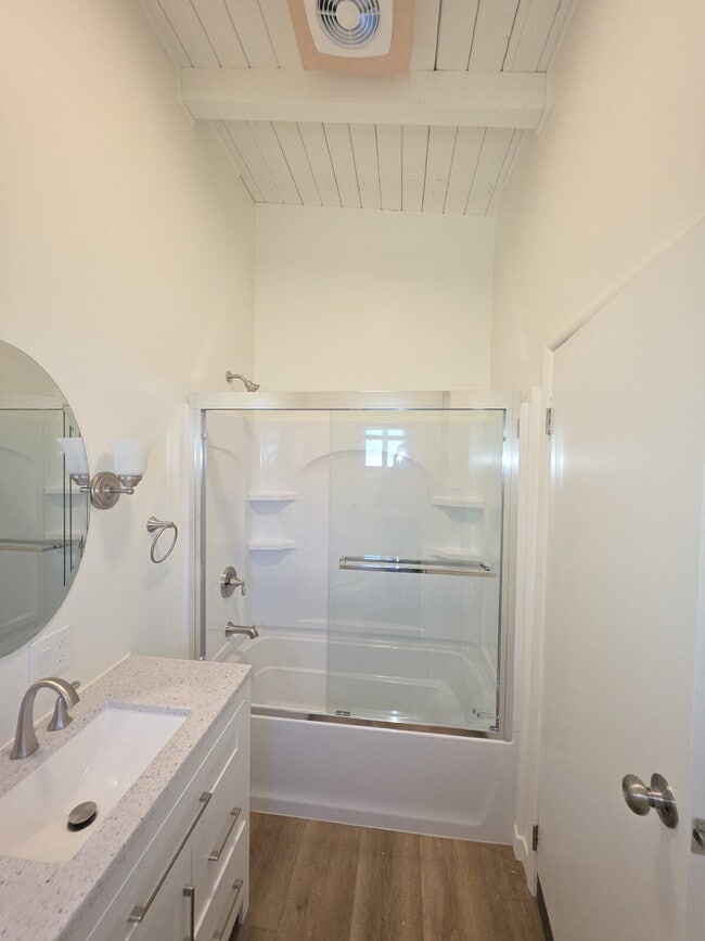 Building Photo - AVAILABLE NOW - 1 bed, 1 bath renovated units in Santa Margarita