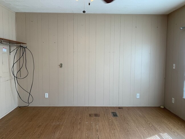 Building Photo - Home Sweet Home