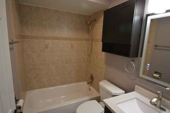 Building Photo - 7100 Laverne Ln