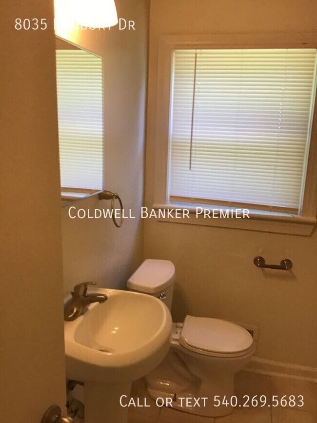 Building Photo - 8035 Danbury Dr