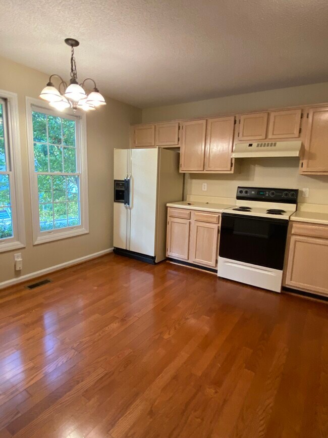 Building Photo - 201 Mint Hill Dr