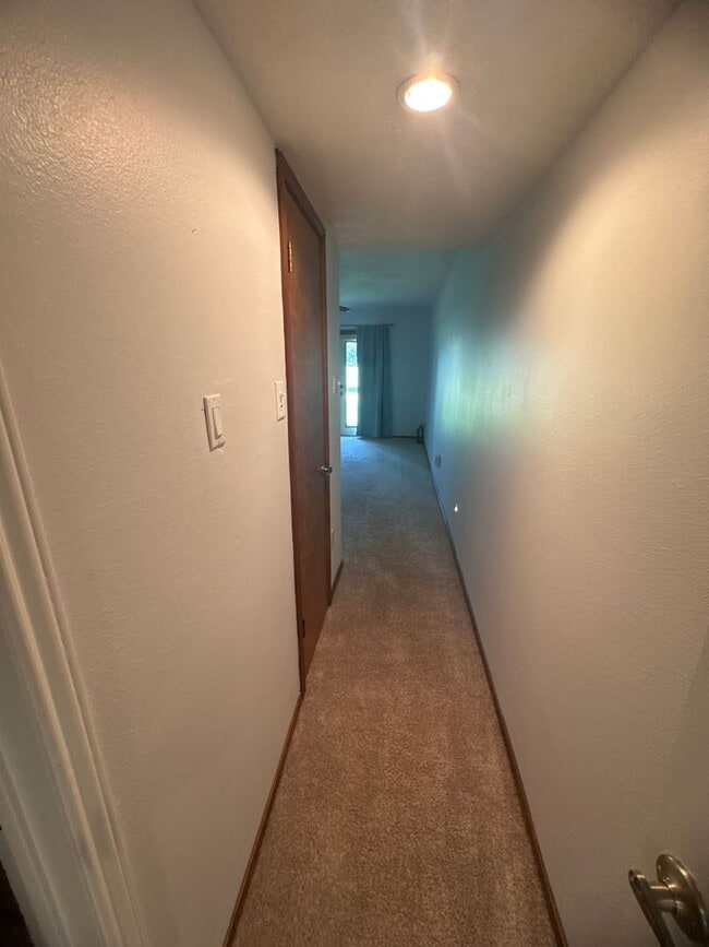 Building Photo - Two-story, four-bedroom, three-bathroom ho...