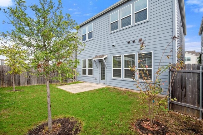 Building Photo - 15100 Forum Ave