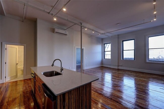 Building Photo - 204 Westminster St