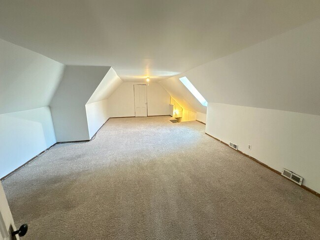 Building Photo - King Ave 225-229 NCR