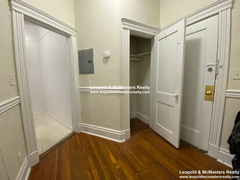 Building Photo - 33 Walbridge St