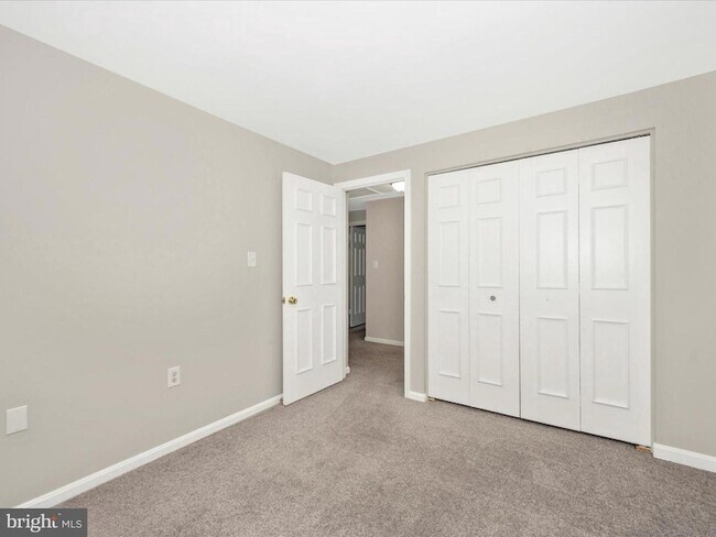 Building Photo - 112 Bracken Ct
