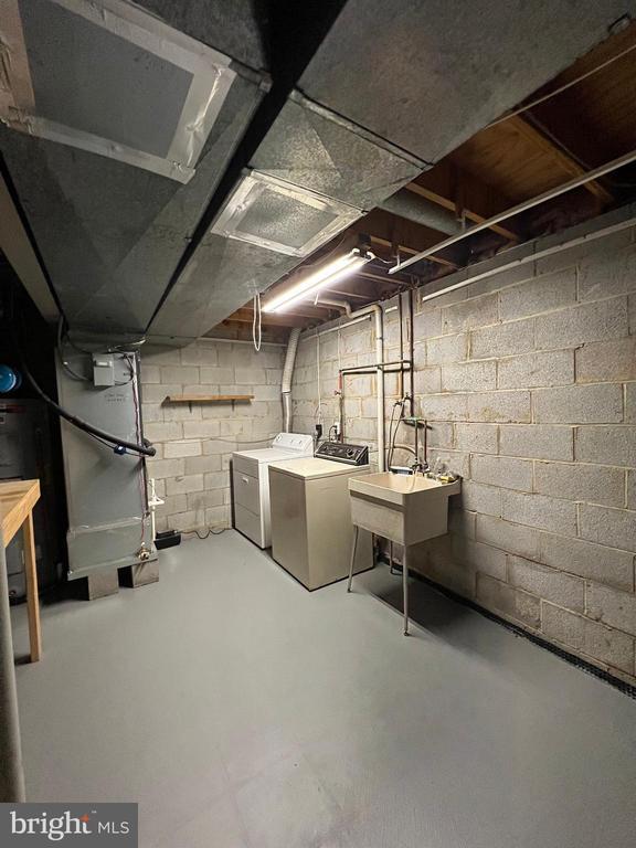 Building Photo - 40 Bon Oak Ct