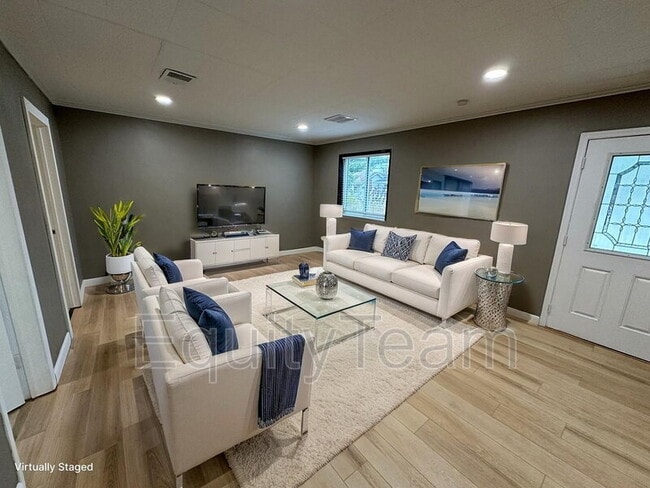 Building Photo - 8709 Pine Rd