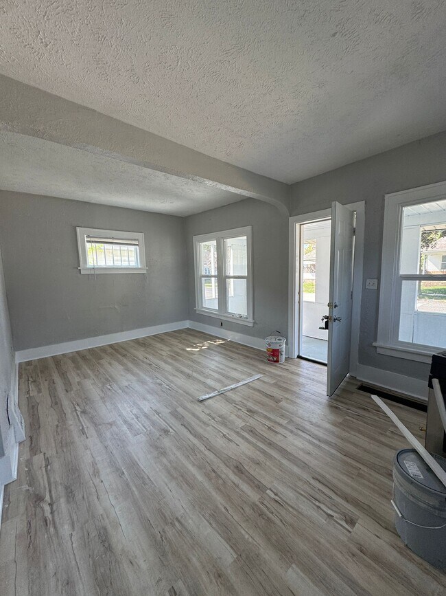 Building Photo - 726 S Meade St