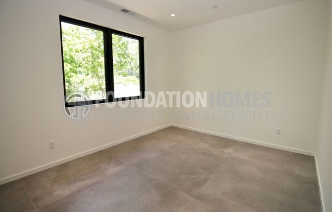 Building Photo - Luxury ADU near Cascade Falls - New Constr...