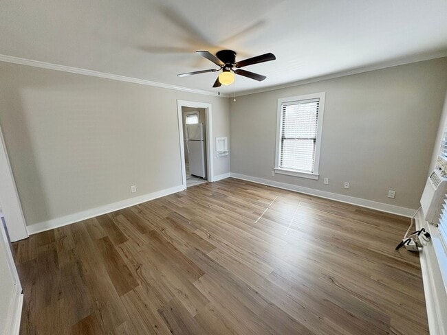 Building Photo - 2 Bedroom and 1 Bath Home