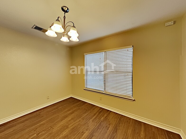 Building Photo - 8010 Manderly Pl