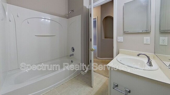 Building Photo - 3907 Summer Grove Way N