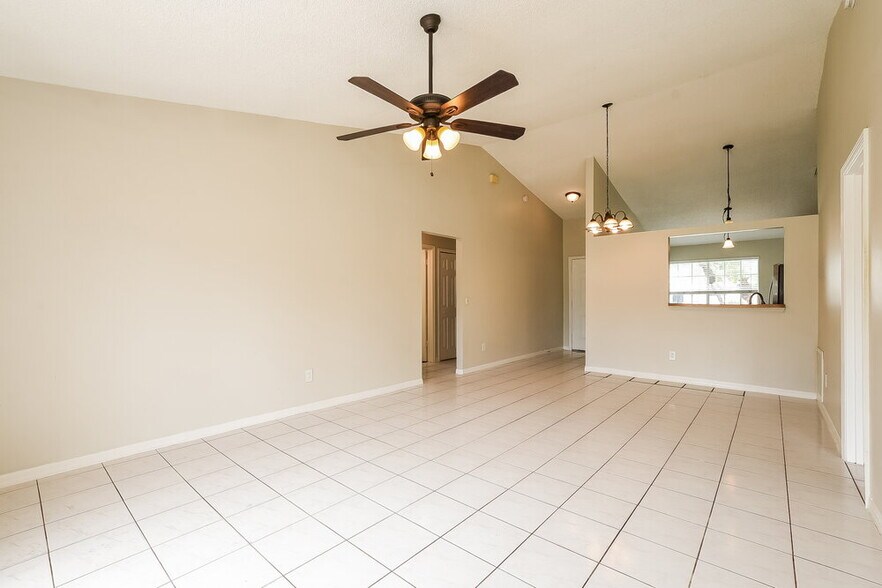 Building Photo - 1247 Holly Springs Cir