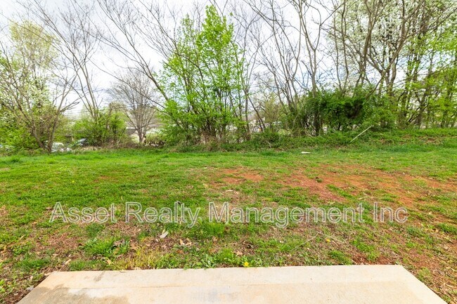 Building Photo - 910 Warrior Hill Dr