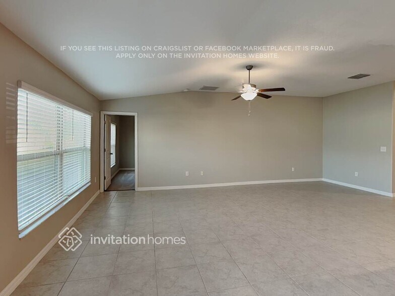 Building Photo - 1533 Blue Rose Dr