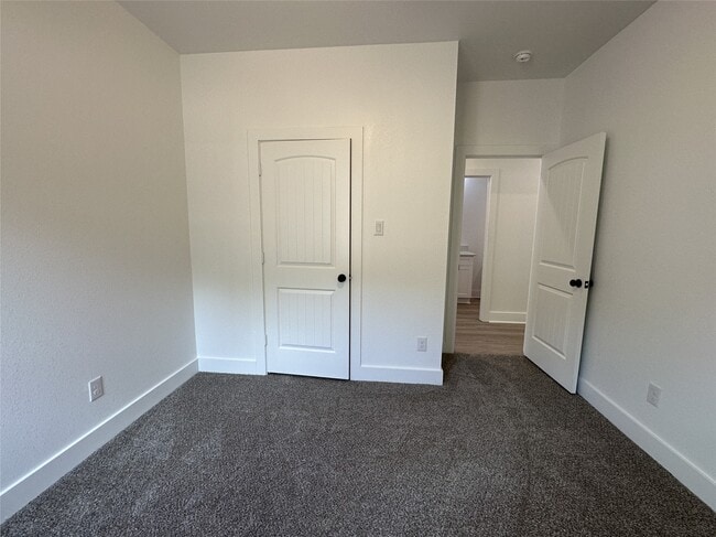 Building Photo - 243 Broadhurst Dr