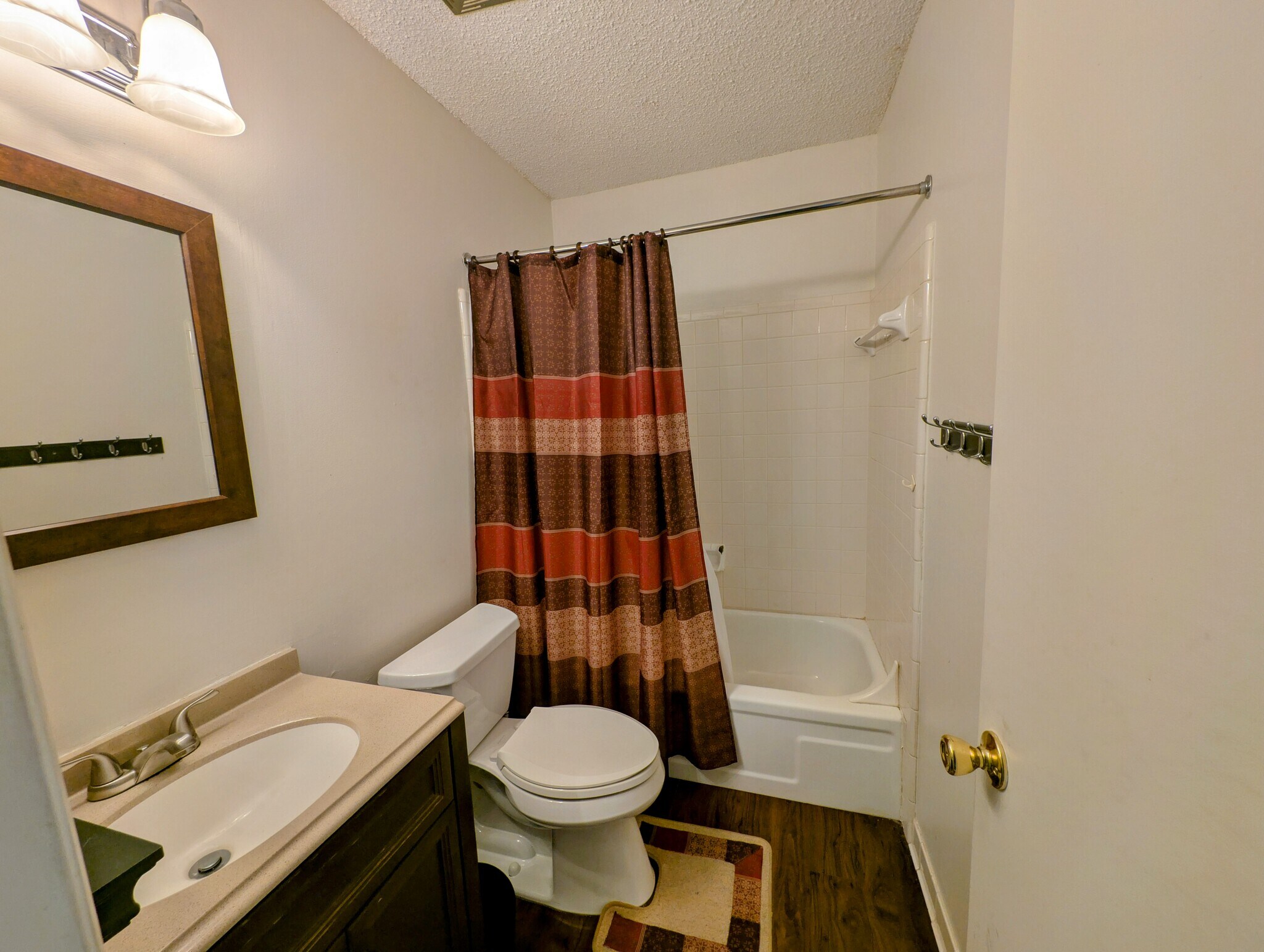 Second Floor Bathroom - 42 Briarglen Pl