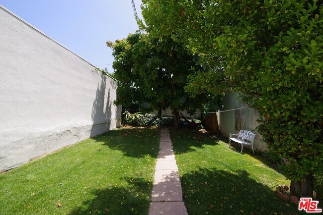 Building Photo - 1142 Mullen Ave