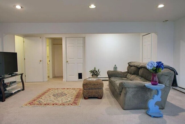 Building Photo - Townhouse for Rent – South Burlington, VT